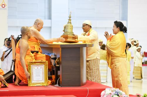 ภาพ No.327772:วันที่ 3 พฤษภาคม พ.ศ.2569 พิธีรับมอบพระบรมสารีริกธาตุ จากสาธารณรัฐแห่งสหภาพเมียนมา ณ ห้องแก้วสารพัดนึก วัดพระธรรมกาย