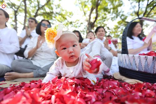 ภาพ No.304021:วันที่ 25 มกราคม พ.ศ. 2569 พิธีต้อนรับพระธรรมยาตรา  รร.สามัคคีราษฏร์บำรุง-วัดพระธรรมกาย ในโครงการธรรมยาตรา กตัญญูบูชา มหาปูชนียาจารย์ พระมงคลเทพมุนี(สด จนฺทสโร) พระผู้ปราบมาร อนุสรณ์สถาน 7 แห่ง ปีที่ 14