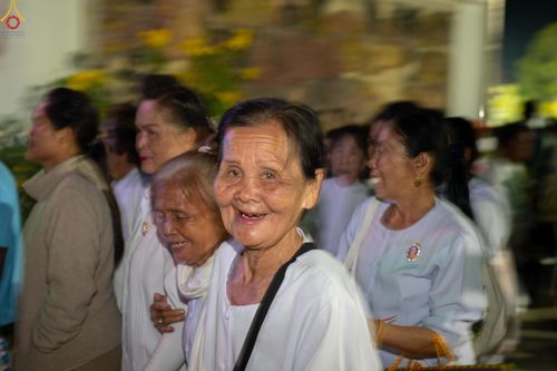 ภาพ No.294180:วันที่ 13 มกราคม พ.ศ. 2569 พิธีจุดประทีปถวายเป็นพุทธบูชา และบูชาธรรมมหาปูชนียาจารย์  (ภาพชุดที่ 2) ณ วัดสองพี่น้อง ต.ต้นตาล อ.สองพี่น้อง จ.สุพรรณบุรี ในโครงการธรรมยาตรา กตัญญูบูชา มหาปูชนียาจารย์ พระมงคลเทพมุนี(สด จนฺทสโร) พระผู้ปราบมาร อนุสรณ์สถาน 7 แห่