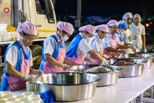 ภาพ No.300111:วันที่ 22 มกราคม พ.ศ. 2569 พิธีถวายภัตตาหารเป็นสังฆทาน แด่พระธรรมยาตรา ณ อนุสรณ์สถานบางปลา วัดบางปลา อำเภอบางเลน จังหวัดนครปฐม ในโครงการธรรมยาตรา กตัญญูบูชา มหาปูชนียาจารย์ พระมงคลเทพมุนี(สด จนฺทสโร) พระผู้ปราบมาร อนุสรณ์สถาน 7 แห่ง ปีที่ 14