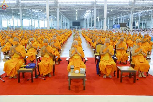 ภาพ No.81532:พิธีตักบาตร ข้าวสารอาหารแห้ง และพิธีบูชาข้าวพระ ณ สภาธรรมกายสากล วัดพระธรรมกาย วันเสาร์ที่ 3 มิถุนายน 2566