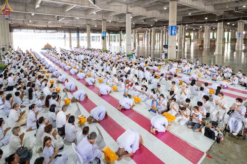 ภาพ No.84134:พิธีเวียนประทักษิณ พิธีวันทาเจดีย์ พิธีขอขมา และมอบผ้าไตร  ในโครงการบรรพชาอุปสมบทหมู่ธรรมทายาทรุ่นเข้าพรรษา และโครงการบรรพชาสามเณรโรงเรียนนานาชาติ รุ่นที่12 ในวันเสาร์ที่ 22 กรกฎาคม พ.ศ. 2566