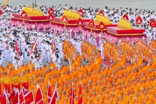 ภาพ No.79163:พิธีอัญเชิญองค์พระบรมพุทธเจ้า 24 องค์ เวียนประทักษิณรอบพระมหาธรรมกายเจดีย์ ณ วัดพระธรรมกาย  วันที่ 2 เมษายน พ.ศ. 2566