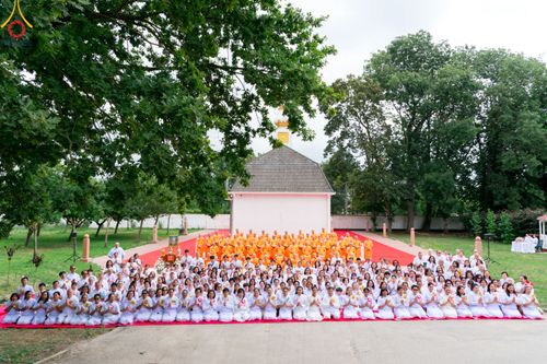 ภาพ No.83901:พิธีเวียนประทักษิณ,พิธีบรรพชาและพิธีอุปสมบทหมู่ ในโครงการอบรมพระธรรมทายาทในทวีปยุโรป  รุ่นที่ 9 วันอาทิตย์ที่ 16 กรกฎาคม พ.ศ. 2566 ณ วัดพระธรรมกายเบเนลักซ์  ประเทศเบลเยียม