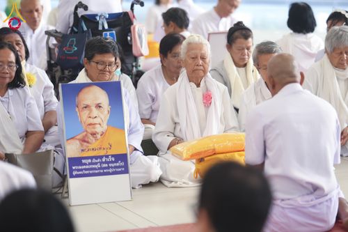 ภาพ No.298142:วันเสาร์ที่ 17 มกราคม พ.ศ. 2569 พิธีบรรพชาอุปสมบท โครงการอุปสมบทหมู่ บูชาธรรมครบ 117 ปี คุณยายอาจารย์มหารัตนอุบาสิกาจันทร์ ขนนกยูง  ณ อุโบสถพระไตรปิฎก วัดพระธรรมกาย