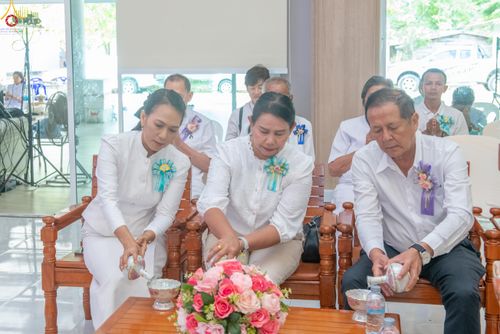 ภาพ No.328286:วันเสาร์ที่ 9 พฤษภาคม พ.ศ. 2569 พิธีตักบาตรแด่คณะสงฆ์ 323 วัด 4 จังหวัดชายแดนภาคใต้ พิธีถวายสังฆทานแด่คณะสงฆ์ 323 วัด ปีที่ 22 ครั้งที่ 185 พิธีมอบกองทุนหนุนแรงใจช่วยครูใต้ ปีที่ 19 ครั้งที่ 148 ณ ศูนย์ปฏิบัติธรรมภาคใต้