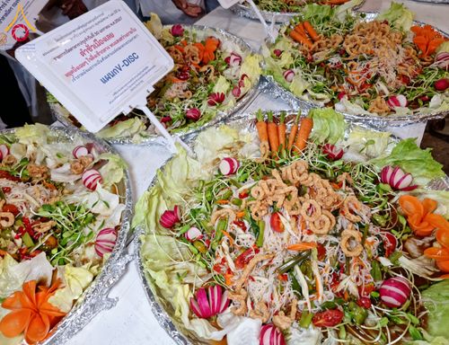 ภาพ No.121288:พิธีถวายภัตตาหารเป็นสังฆทาน แด่คณะพระธรรมยาตราฯ ในโครงการธรรมยาตรากตัญญูบูชา มหาปูชนียาจารย์ พระมงคลเทพมุนี(สด จนฺทสโร) พระผู้ปราบมาร อนุสรณ์สถาน 7 แห่ง ปีที่ 12 วันที่ 30 มกราคม พ.ศ. 2567 ณ สภาธรรมกายสากล วัดพระธรรมกาย