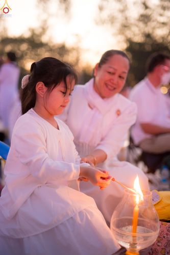 ภาพ No.292101:วันที่ 10 มกราคม พ.ศ. 2569 พิธีจุดประทีปถวายเป็นพุทธบูชา และบูชาธรรมมหาปูชนียาจารย์  ณ อนุสรณ์สถานคลองบางนางแท่น อ.สามพราน จ.นครปฐม ในโครงการธรรมยาตรา กตัญญูบูชา มหาปูชนียาจารย์ พระมงคลเทพมุนี(สด จนฺทสโร) พระผู้ปราบมาร อนุสรณ์สถาน 7 แห่ง ปีที่ 14