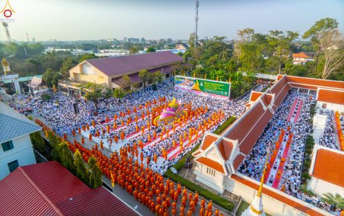 ภาพ No.297606:วันที่ 18 มกราคม พ.ศ. 2569 พิธีตักบาตรพระธรรมยาตรา ณ วัดโบสถ์บน ต.บางคูเวียง จ.นนทบุรี อนุสรณ์สถานลำดับที่ 4 สถานที่เกิดด้วยกายธรรม ในโครงการธรรมยาตรา กตัญญูบูชา มหาปูชนียาจารย์ พระมงคลเทพมุนี(สด จนฺทสโร) พระผู้ปราบมาร อนุสรณ์สถาน 7 แห่ง ปีที่ 14
