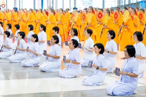 ภาพ No.339053:วันอาทิตย์ที่ 12 กรกฎาคม พ.ศ.2569 พิธีมุทิตาผู้สอบได้เปรียญธรรม ประโยค 1-2 ถึง ป.ธ.9 และ บ.ศ.1-2 ถึง บ.ศ.6 สำนักศาสนศึกษาวัดพระธรรมกาย ประจำปี 2569, พิธีมอบตราตั้งแต่งตั้งอาจารย์ใหญ่ สำนักศาสนศึกษาวัดพระธรรมกาย