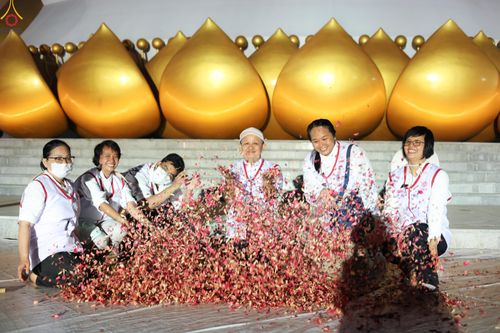 ภาพ No.306661:ภาพเบื้องหลังอาสาสมัครรวมใจ ชุดที่ 5 ในโครงการธรรมยาตรา กตัญญูบูชา มหาปูชนียาจารย์ พระมงคลเทพมุนี(สด จนฺทสโร) พระผู้ปราบมาร อนุสรณ์สถาน 7 แห่ง ปีที่ 14