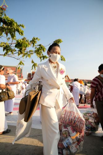 ภาพ No.72108:พิธีตักบาตรพระธรรมยาตราฯ ในโครงการธรรมยาตรากตัญญูบูชา มหาปูชนียาจารย์ พระมงคลเทพมุนี(สด จนฺทสโร) พระผู้ปราบมาร ปีที่ 11 ณ อนุสรณ์สถานลำดับที่ 3 สถานที่เกิดใหม่ในเพศสมณะ วัดสองพี่น้อง อ.สองพี่น้อง จ.สุพรรณบุรี วันที่ 18 มกราคม พ.ศ. 2566