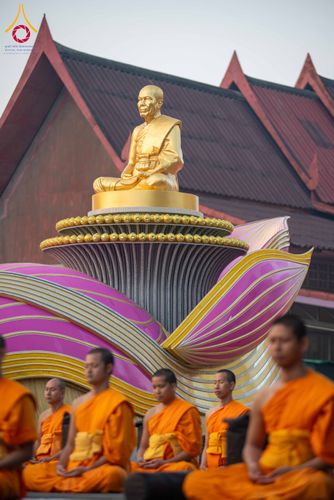 ภาพ No.297327:วันที่ 15 มกราคม พ.ศ.2569 พระธรรมยาตราปฏิบัติธรรมและถ่ายภาพหมู่ประวัติศาสตร์ อนุสรณ์สถานลำดับที่ 4 สถานที่เกิดด้วยกายธรรม  ณ วัดโบสถ์บน ต.บางคูเวียง จ.นนทบุรี ในโครงการธรรมยาตรา กตัญญูบูชา มหาปูชนียาจารย์ พระมงคลเทพมุนี(สด จนฺทสโร) พระผู้ปราบมาร อนุสรณ์ส