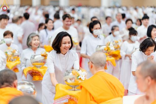 ภาพ No.206951:พิธีถวายโคมมาฆประทีป น้อมถวายเป็นพุทธบูชา แด่คณะพระภิกษุ สามเณร วัดพระธรรมกาย วันอาทิตย์ที่ 9 กุมภาพันธ์ พ.ศ. 2568 ณ ห้องแก้วสารพัดนึก 2 สภาธรรมกายสากล วัดพระธรรมกาย จังหวัดปทุมธานี