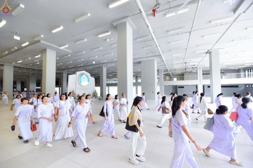 ภาพ No.242782:วันที่ 29-31 สิงหาคม พ.ศ. 2568 องค์กรภาคีเครือข่าย “บวร” (บ้าน-วัด-โรงเรียน-ราชการ) อ.คลองหลวง จัดบวชอุบาสิกาแก้ว ถวายพระราชกุศลแด่สมเด็จพระพันปีหลวง - กตัญญูบูชาแด่ผู้มีพระคุณ