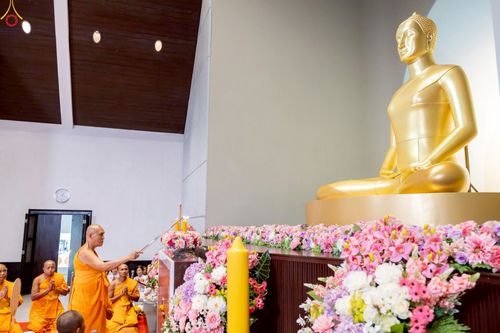 ภาพ No.227760:วันเสาร์ที่ 31 พฤษภาคม พ.ศ.2568 พิธีถวายผ้าไตรแด่สามเณรผู้เข้ารับการอุปสมบท , พิธีอุปสมบทสามเณรเตรียม DCI วัดพระธรรมกาย จ.ปทุมธานี