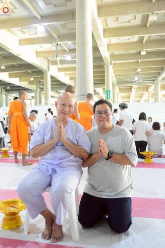 ภาพ No.248660:วันที่ 28 กันยายน พ.ศ. 2568 พิธีตัดปอยผม และปลงผม โครงการอุปสมบทบูชาธรรม 141 ปี พระมงคลเทพมุนี ณ วิหารคด วัดพระธรรมกาย