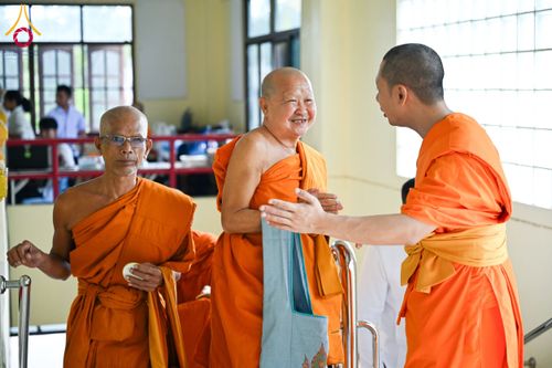 ภาพ No.208517:พิธีถวายสังฆทานแด่คณะสงฆ์ 323 วัด ปีที่ 21 ครั้งที่ 174 พิธีมอบกองทุนหนุนแรงใจช่วยครูใต้ ปีที่ 18 ครั้งที่ 138 และพิธีทำบุญอุทิศส่วนกุศลให้ผู้วายชนม์ ณ วัดบุณณาราม(วัดโคกงู) จ.นราธิวาส วันเสาร์ที่ 15 กุมภาพันธ์ พ.ศ.2568