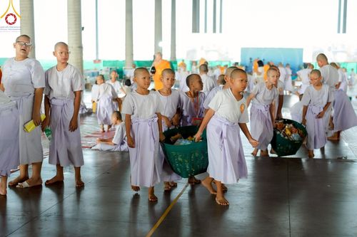 ภาพ No.214652:วันศุกร์ที่ 4 เมษายน พ.ศ.2568 นาคธรรมทายาทตักบาตรพระพี่เลี้ยง ในโครงการบรรพชาสามเณร ฟื้นฟูพระพุทธศาสนาทั่วไทย ณ วิหารคด 22 วัดพระธรรมกาย