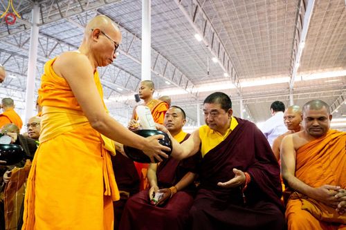 ภาพ No.207293:พิธีตักบาตร และปฏิบัติธรรมช่วงสาย ในวันมาฆบูชา วันพุธที่ 12 กุมภาพันธ์ พ.ศ. 2568 ณ วัดพระธรรมกาย จังหวัดปทุมธานี