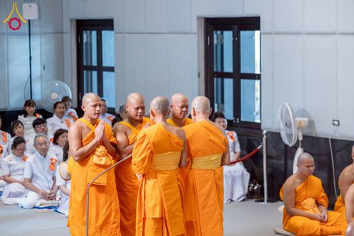 ภาพ No.223800:วันอาทิตย์ที่ 11 พฤษภาคม พ.ศ. 2568 พิธีอุปสมบทสามเณรเปรียญธรรมอุปสมบทอุทิศชีวิต 9 รูป อุบาสก 1 ท่าน ณ อุโบสถพระไตรปิฏกวัดพระธรรมกาย