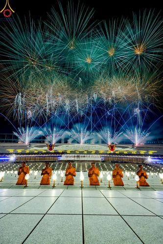 ภาพ No.122280:พิธีจุดประทีปถวายเป็นพุทธบูชา และบูชาธรรมมหาปูชนียาจารย์ พระมงคลเทพมุนี(สด จนฺทสโร) ในโครงการธรรมยาตรา กตัญญูบูชา มหาปูชนียาจารย์ พระมงคลเทพมุนี(สด จนฺทสโร) พระผู้ปราบมาร อนุสรณ์สถาน 7 แห่ง ปีที่ 12 วันที่ 31 มกราคม พ.ศ. 2567 ณ วัดพระธรรมกาย จ.ปทุมธานี (