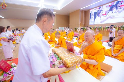 ภาพ No.138861:พิธีถวายกองทุนสนับสนุน การสร้างพระไตรปิฎกฉบับธรรมชัย และอนุรักษ์คัมภีร์ใบลาน น้อมบูชาธรรมหลวงพ่อธัมมชโย 80 ปี ณ ห้องแก้วสารพัดนึก 2 วัดพระธรรมกาย วันเสาร์ที่ 1 มิถุนายน พศ. 2567