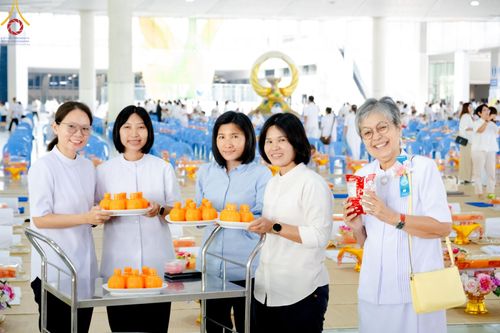 ภาพ No.177432:พิธีถวายภัตตาหารเมนูสวรรค์ และพิธีบุพเปตพลี ครั้งที่ 158 ร่วมอุทิศบุญแด่หมู่ญาติที่ล่วงลับไปแล้ว และสืบทอดอายุพระพุทธศาสนา ณ วัดพระธรรมกาย วันที่ 30 พฤศจิกายน พ.ศ.2567 (วันพระ แรม 15 ค่ำ เดือน 12)