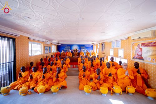 ภาพ No.231708:โครงการบรรพชาอุปสมบทหมู่ครั้งที่ 2 ณ วัดพระธรรมกายโจฮันเนสเบิร์ก ประเทศแอฟริกาใต้ วันอาทิตย์ 29 มิถุนายน พ.ศ. 2568