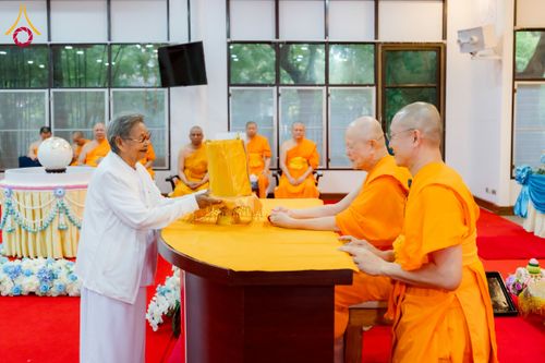 ภาพ No.221435:วันอาทิตย์ที่ 27 เมษายน พ.ศ. 2568 พิธีเจริญพระพุทธมนต์สมโภชดวงแก้วธรรมชัย เนื่องในโอกาสบูชาธรรม 81 ปีหลวงพ่อธัมมชโย อัญเชิญประดิษฐานเนื่องในโอกาสสถาปนาวัดพระธรรมกายไอซ์แลนด์ ณ อาคารปลูกศรัทธา 1 วัดพระธรรมกาย อำเภอคลองหลวง จังหวัดปทุมธานี