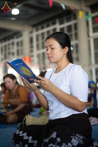 ภาพ No.143736:พิธีถวายผ้าไตร, สวดธรรมจักร, ปฏิบัติธรรม และฟังแสดงพระธรรมเทศนา ภาษาเมียนมา โดยมีสาธุชนชาวเมียนมากว่า 4,000 คน เข้าร่วมพิธี ณ มหารัตนวิหารคด วัดพระธรรมกาย วันอาทิตย์ที่ 7 กรกฎาคม พ.ศ. 2567