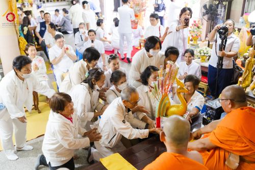 ภาพ No.196644:พิธีทอดผ้าป่าทำนุบำรุงศาสนสถาน ณ วัดไทยเจริญ ตำบลบางขุนกอง อำเภอบางกรวย จังหวัดนนทบุรี  ในโครงการธรรมยาตรา กตัญญูบูชา มหาปูชนียาจารย์ พระมงคลเทพมุนี(สด จนฺทสโร) พระผู้ปราบมาร อนุสรณ์สถาน 7 แห่ง ปีที่ 13 วันที่ 17 มกราคม พ.ศ. 2568