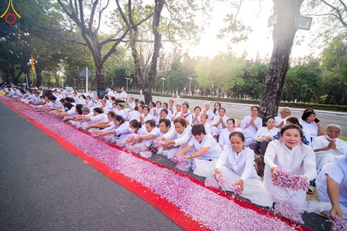 ภาพ No.120075:พิธีต้อนรับพระธรรมยาตรา ในโครงการธรรมยาตรา กตัญญูบูชา มหาปูชนียาจารย์ พระมงคลเทพมุนี(สด จนฺทสโร) พระผู้ปราบมาร อนุสรณ์สถาน 7 แห่ง ปีที่ 12 วันที่ 28 มกราคม พ.ศ. 2567 ณ วัดพระธรรมกาย จ.ปทุมธานี