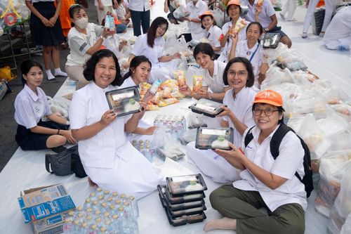 ภาพ No.151691:V.55 ทีมใหญ่ที่หาดใหญ่ เจ้าหน้าที่ทุกสถานะ หลายสัญชาติ ร่วมกันจัดงานตักบาตรที่หาดใหญ่ วันที่ 10-11 สิงหาคม พ.ศ. 2567