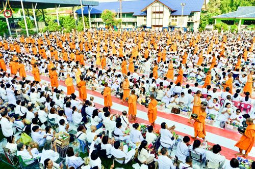 ภาพ No.116100:พิธีตักบาตรพระธรรมยาตรา ณ อนุสรณ์สถานลำดับที่ 4 สถานที่เกิดด้วยกายธรรม วัดโบสถ์(บน) จ.นนทบุรี วันที่ 21 มกราคม พ.ศ. 2567