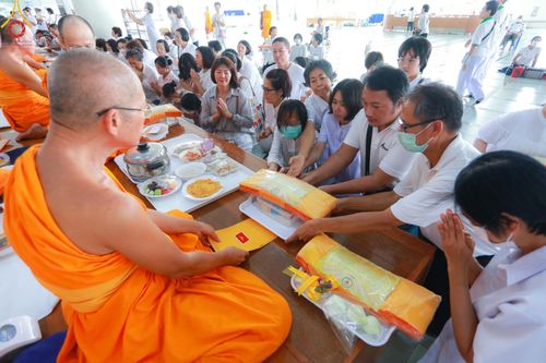 ภาพ No.157728:พิธีถวายภัตตาหารเมนูสวรรค์ ในพรรษาแห่งการเข้าถึงธรรม วันเสาร์ที่ 28 กันยายน พ.ศ. 2567 ณ หอฉันคุณยายอาจารย์ฯ วัดพระธรรมกาย