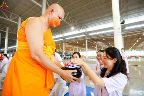 ภาพ No.124485:พิธีตักบาตรในวันมาฆบูชา ณ บ้านแก้วเรือนทองคุณยายฯ วัดพระธรรมกาย จ.ปทุมธานี วันเสาร์ที่ 24 กุมภาพันธ์ พ.ศ. 2567