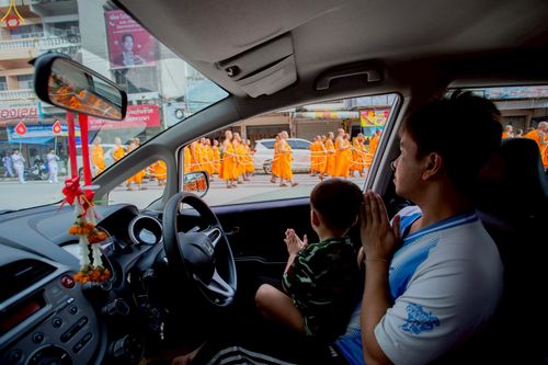 ภาพ No.239235:วันอาทิตย์ที่ 17 สิงหาคม พ.ศ. 2568 พิธีอัญเชิญรูปเหมือนพระมงคลเทพมุนี (สด จันทสโร) ณ ศาลากลางจังหวัดเลย ถึงลานพญานาค สวนสาธารณะกุดป่อง อ.เมือง จ.เลย