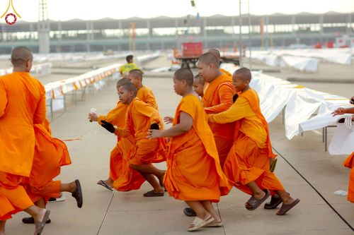 ภาพ No.218682:วันพฤหัสบดีที่ 17 เมษายน พ.ศ. 2568 การเตรียมงานในลานธรรม , สภาธรรมกายสากล , วิหารคด  เพื่องานวันคุ้มครองโลก 22 เมษายน พ.ศ. 2568