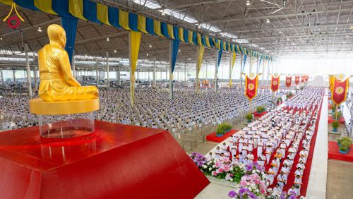 ภาพ No.134363:พิธีทอดผ้าป่าสมทบ มหาสังฆทาน 10,000 วัด ทั่วไทย วันอาทิตย์ต้นเดือนที่ 7 เมษายน พ.ศ.2567 ณ ห้องแก้วสารพัดนึก 1 สภาธรรมกายสากล  วัดพระธรรมกาย จ.ปทุมธานี