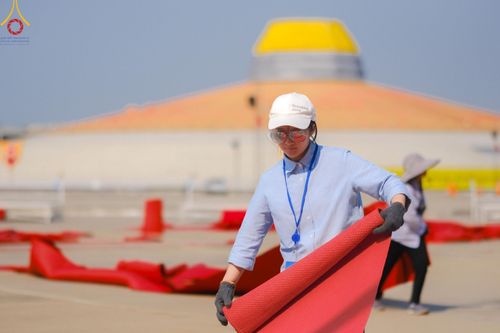 ภาพ No.208142:V.55 สารพัดV สารพัดดี ที่วัดพระธรรมกาย ในโครงการธรรมยาตรา กตัญญูบูชา มหาปูชนียาจารย์ พระมงคลเทพมุนี (สด จนฺทสโร) พระผู้ปราบมาร อนุสรณ์สถาน 7 แห่ง ปีที่ 13 ระหว่างวันที่ 2-31 มกราคม พ.ศ. 2568