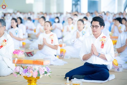 ภาพ No.205742:พิธีสวดพระพุทธมนต์ และถวายภัตตาหารเมนูสวรรค์แด่พระภิกษุ สามเณร วันจันทร์ที่ 3 กุมภาพันธ์ พ.ศ. 2568 ณ หอฉันคุณยายอาจารย์ฯ วัดพระธรรมกาย