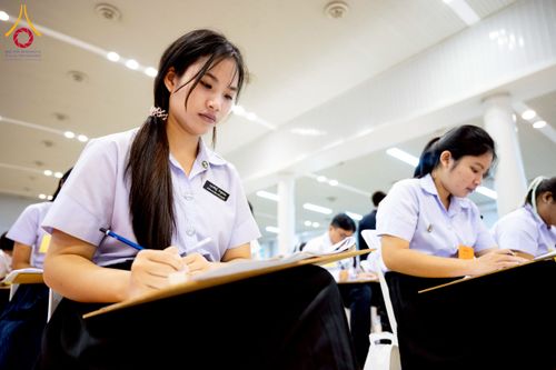 ภาพ No.273355:วันที่ 23 พฤศจิกายน พ.ศ. 2568 การสอบตอบปัญหาธรรมะ ทางก้าวหน้า "ระดับอุดมศึกษา" ณ ห้องแก้วสารพัดนึก 1 สภาธรรมกายสากล วัดพระธรรมกาย จ.ปทุมธานี