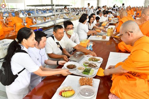 ภาพ No.229738:วันที่ 25 มิถุนายน พ.ศ. 2568 (แรม 15 ค่ำ เดือน 7) พิธีบุพเปตพลี ครั้งที่ 166 ร่วมอุทิศบุญแด่หมู่ญาติที่ล่วงลับไปแล้ว และสืบทอดอายุพระพุทธศาสนา ณ หอฉันคุณยายอาจารย์ฯ วัดพระธรรมกาย