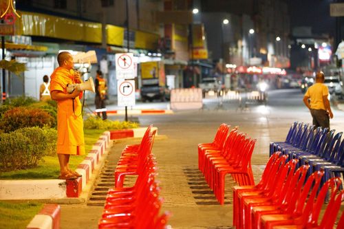 ภาพ No.126831:V.30 เต็มที่ เพื่อโคราช การเตรียมงาน ปฏิบัติงาน และเก็บงาน ของเจ้าหน้าที่หน่วยงานต่างๆ ทุกภาคส่วน เพื่อพิธีทำบุญเมืองนครราชสีมา ฉลอง 556 ปี ตักบาตรพระ 10,000 รูป ในวันเสาร์ที่ 2 มีนาคม พ.ศ.2567 ณ อนุสาวรีย์ท้าวสุรนารี จ.นครราชสีมา จัดโดย คณะสงฆ์จังหวัดนค