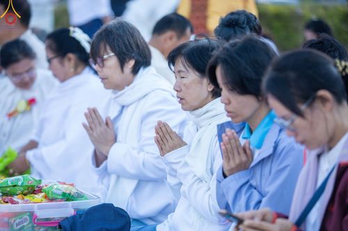 ภาพ No.187209:พิธีตักบาตรพระ ๕๐๐ รูป "สร้างบุญใหญ่ ส่งท้ายปีเก่า ต้อนรับปีใหม่ ๒๕๖๘" วันเสาร์ที่ ๒๘ ธันวาคม พ.ศ. ๒๕๖๗ ณ ถนนหน้าที่ว่าการอำเภอภูเรือ จังหวัดเลย