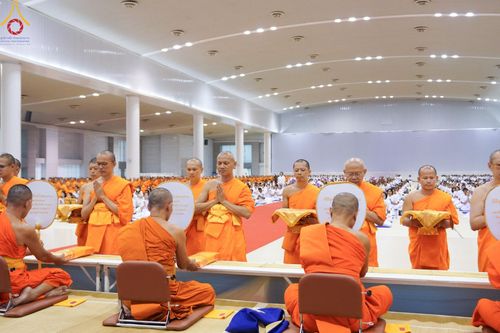 ภาพ No.146150:วันมหารำลึก ครั้งที่ 34 พิธีร่วมรำลึกถึงนักสร้างบารมีที่ล่วงลับไปแล้ว , พิธีสวดพระพุทธมนต์ ณ ห้องแก้วสารพัดนึก 1 วัดพระธรรมกาย วันเสาร์ที่ 27 กรกฎาคม พ.ศ. 2567