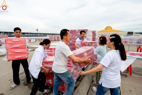 ภาพ No.219134:วันที่ 19-21 เมษายน พ.ศ. 2568 การเตรียมงานในลานธรรม , วิหารคด เพื่องานวันคุ้มครองโลก 22 เมษายน พ.ศ. 2568