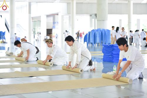 ภาพ No.147809:พิธีถวายภัตตาหารเมนูสวรรค์ ในพรรษาแห่งการเข้าถึงธรรม วันเสาร์ที่ 10 สิงหาคม พ.ศ. 2567 ณ หอฉันคุณยายอาจารย์ฯ วัดพระธรรมกาย