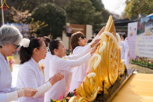 ภาพ No.132236:พิธีประดิษฐานยอดอุโบสถ บูชาธรรม 80 ปี หลวงพ่อธัมมชโย ณ วัดพระธรรมกายโทชิหงิ ประเทศญี่ปุ่น วันอาทิตย์ที่ 24 มีนาคม พ.ศ. 2567